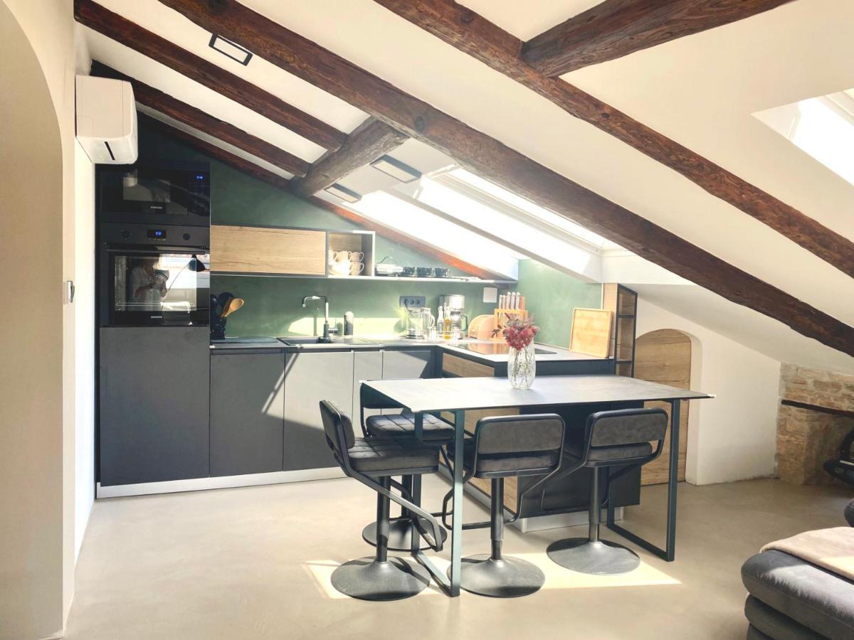 Appartamento Castropola Views With Private Parking Esterno foto