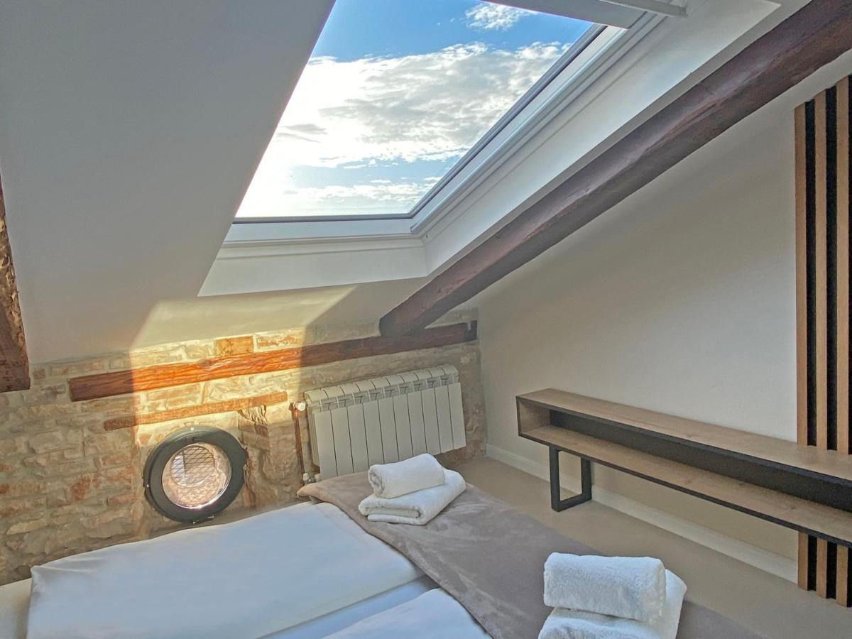 Appartamento Castropola Views With Private Parking Esterno foto