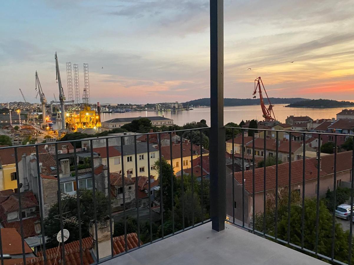 Appartamento Castropola Views With Private Parking Esterno foto