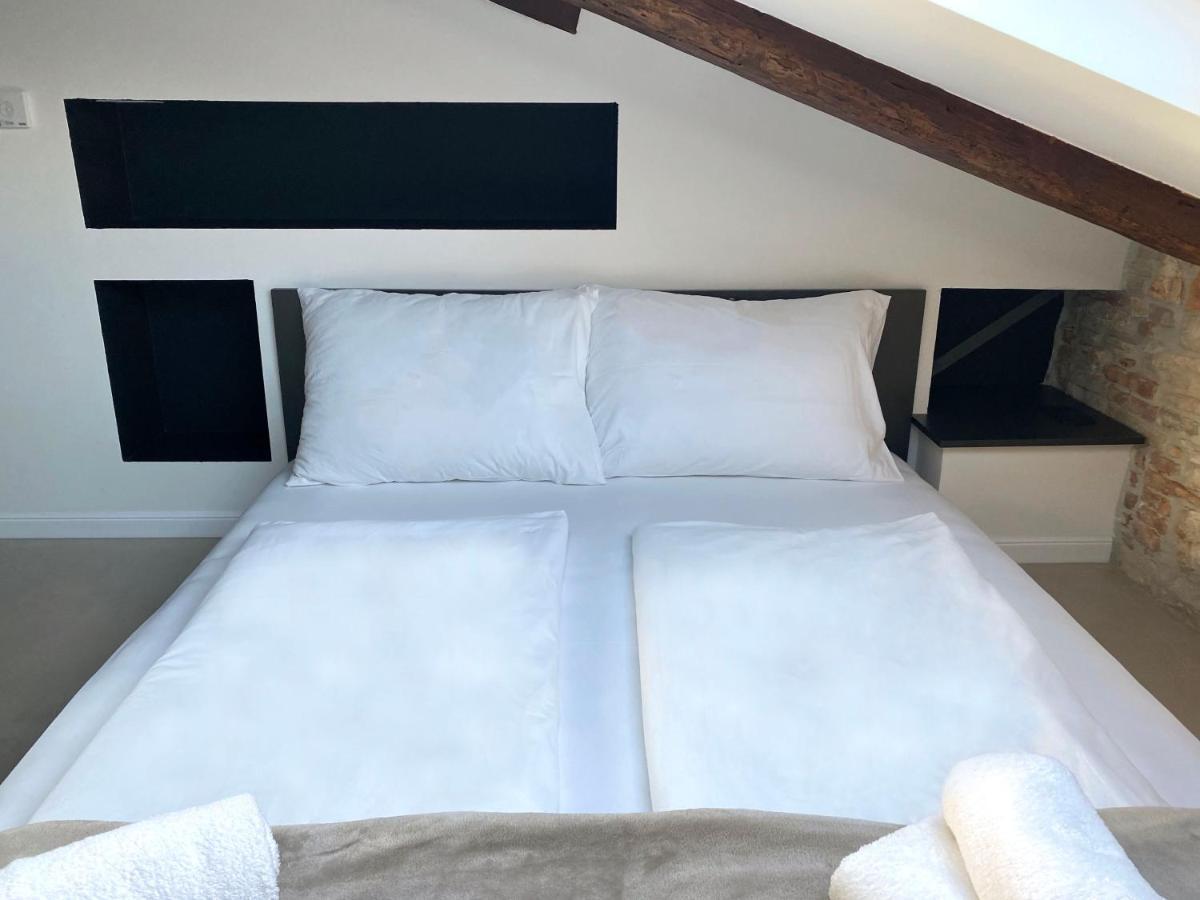 Appartamento Castropola Views With Private Parking Esterno foto