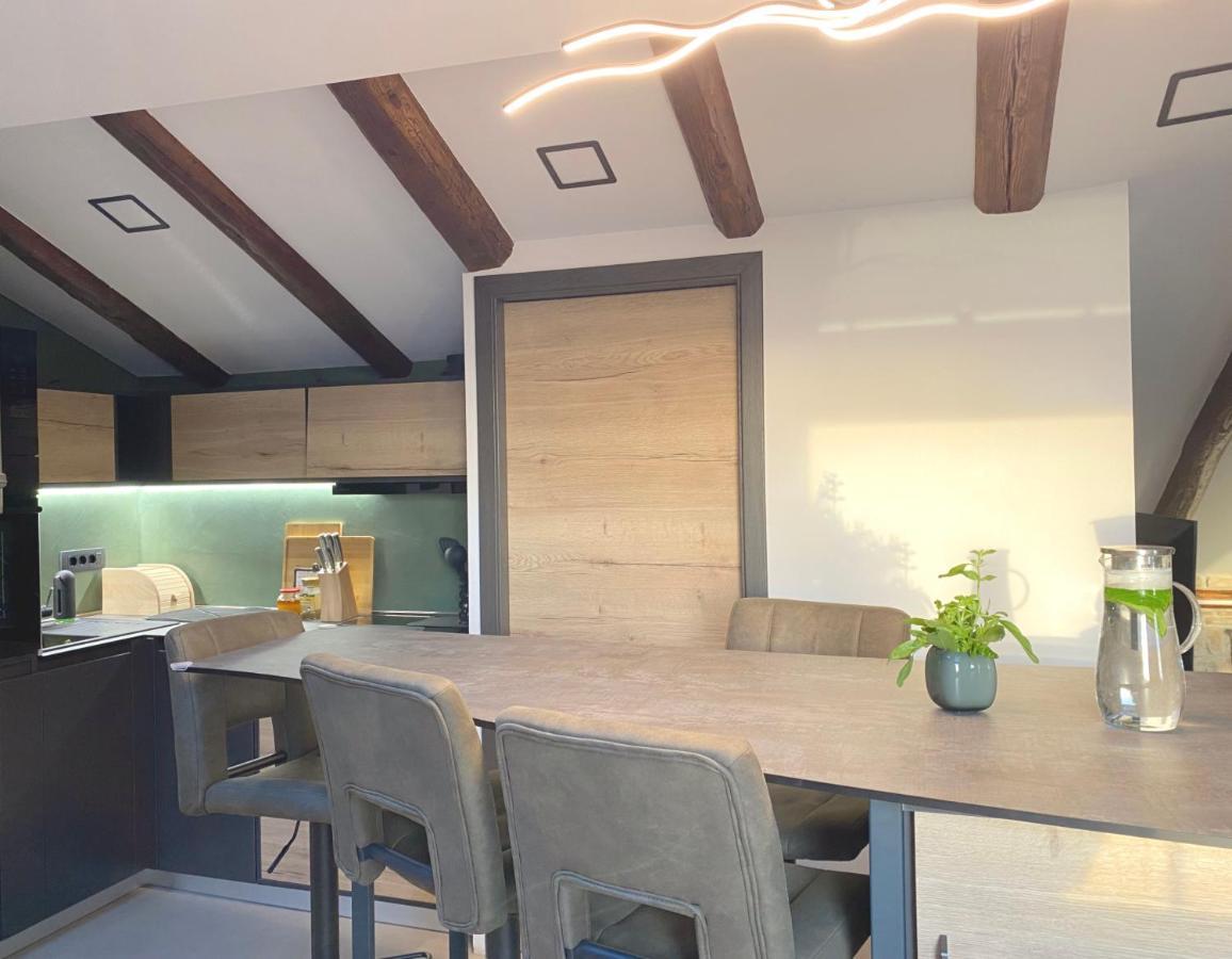 Appartamento Castropola Views With Private Parking Esterno foto