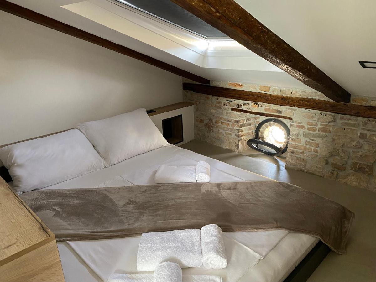Appartamento Castropola Views With Private Parking Esterno foto
