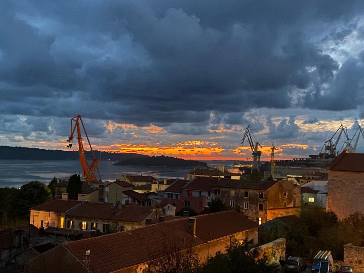 Appartamento Castropola Views With Private Parking Esterno foto